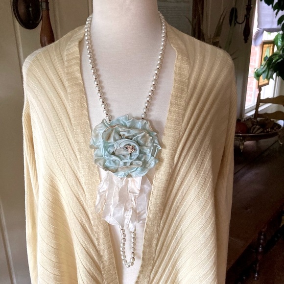 Neiman Marcus Collection Cashmere/Silk Sweater M - Picture 1 of 9